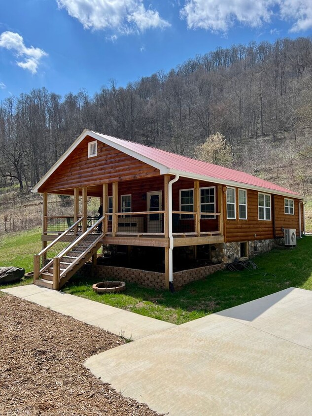 Primary Photo - 3 Bedroom 2 Bathroom Cabin In Mars Hill!