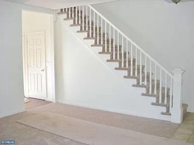 Building Photo - 3 Bed 2 Bath Townhouse in Williamstown