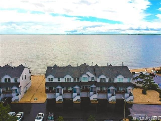 Building Photo - 108 Mariners Point W