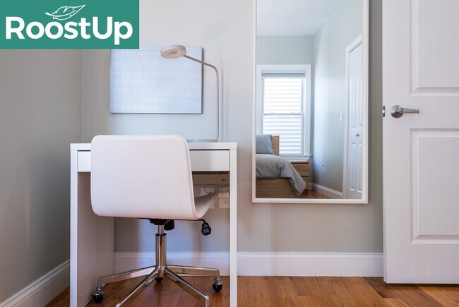 Foto del edificio - Furnished Bedroom with Private Bath in Cambridge