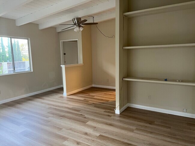 dining area - 2207 Clark Ln
