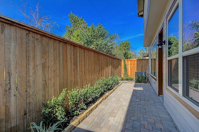 Building Photo - 1115 Oakwood Pass Ct