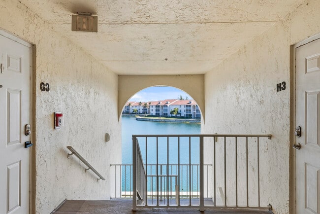Foto del edificio - 4452 NE Ocean Blvd