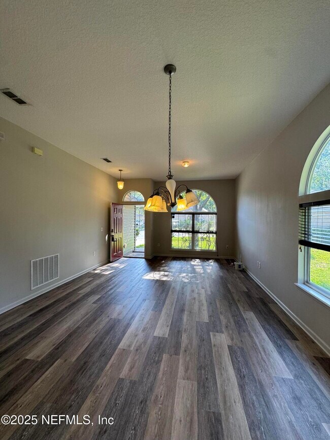 Foto del edificio - 6932 Morse Oaks Dr