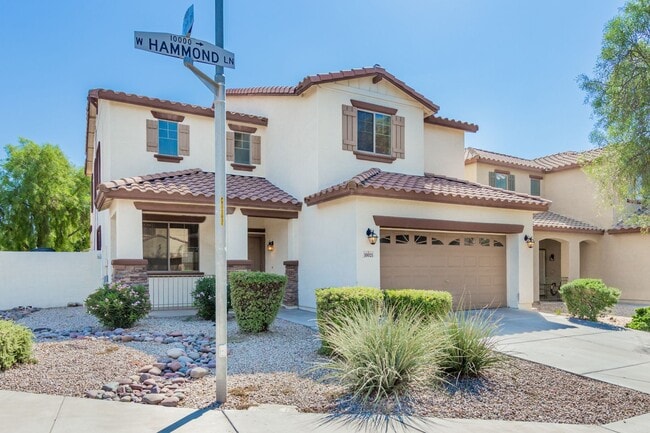 Foto del edificio - Spacious 4 bedroom home with full bath and...