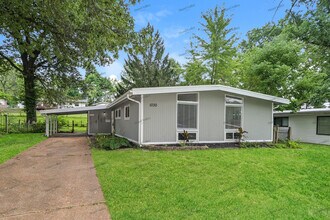 Building Photo - 1030 Robinwood Dr