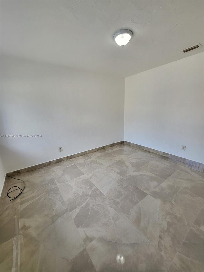 Foto del edificio - 3110 NW 19th Ave