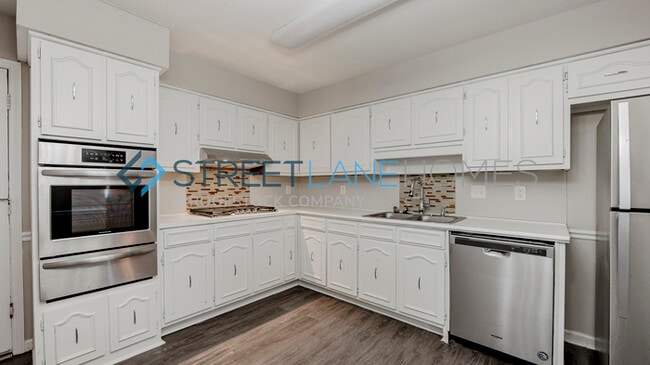 Building Photo - NOW OFFERING $250 OFF THE FIRST FULL MONTH...