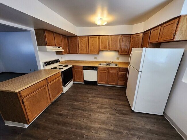 Foto del edificio - MOVE IN SPECIAL: 1/2 OFF First Full Months...