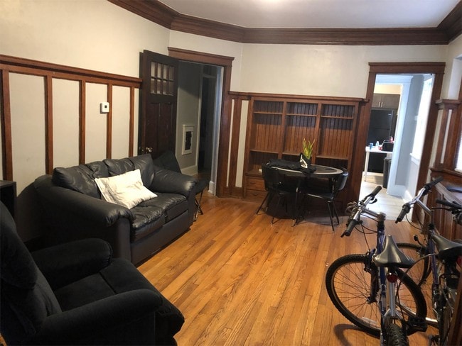 Foto del edificio - 3046 N Stowell Ave