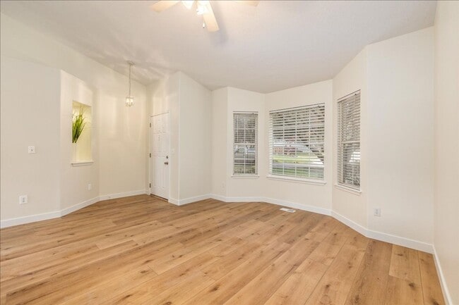 Building Photo - YOUR PRIVATE SANCTUARY AWAITS: Modern Upda...