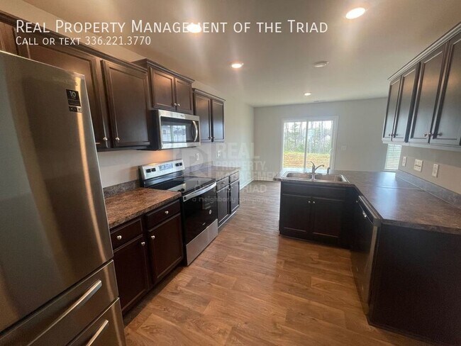 Building Photo - Grand 5bd/3ba Home in Reedy Fork, Greensbo...