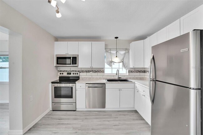 Building Photo - 4550 16th Ave N