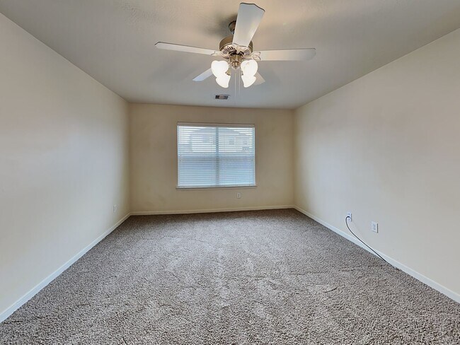 Building Photo - 1401 Baychester Ln