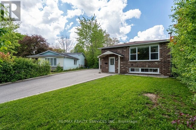 Building Photo - 71 Helene Crescent