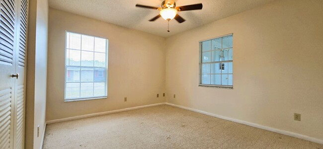 Building Photo - 1425 Thousand Roses Dr S