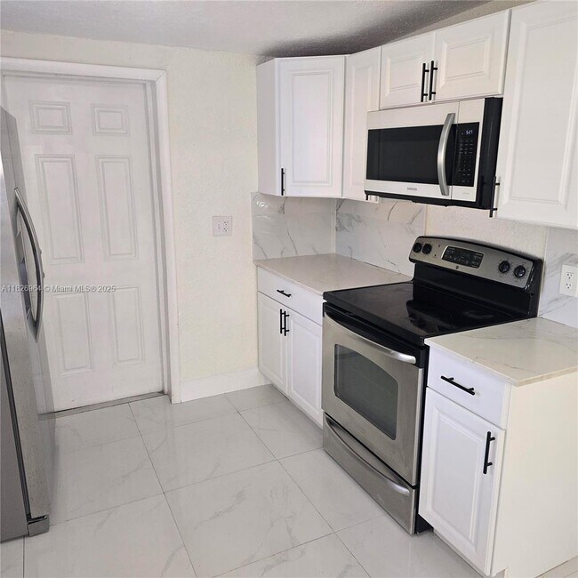 Foto del edificio - 1732 NW 80th St