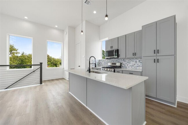 Foto del edificio - 947 Green Meadow Ln