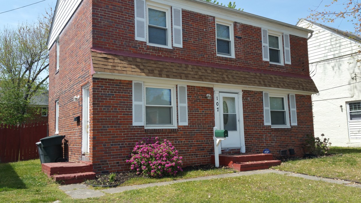 Primary Photo - 107 Barksdale Rd