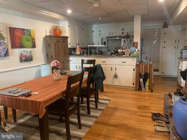 Building Photo - 256 Radcliffe St