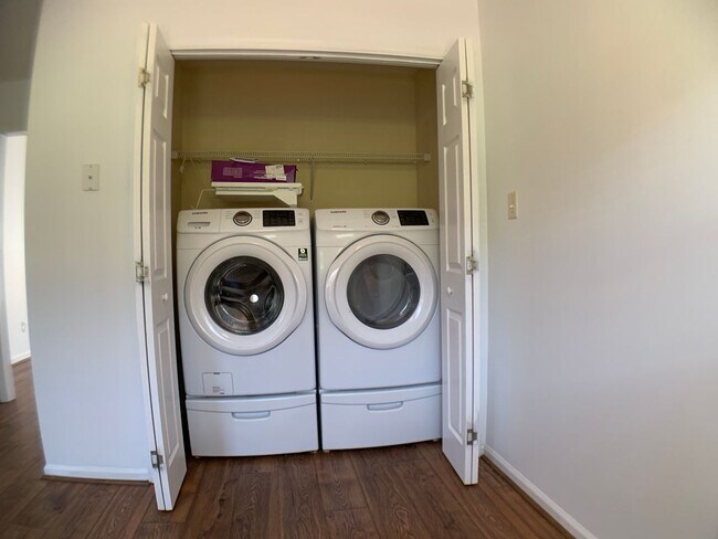 Foto del edificio - 2 BED, 2 BATH Rental Available in The Villages of Greenbrier