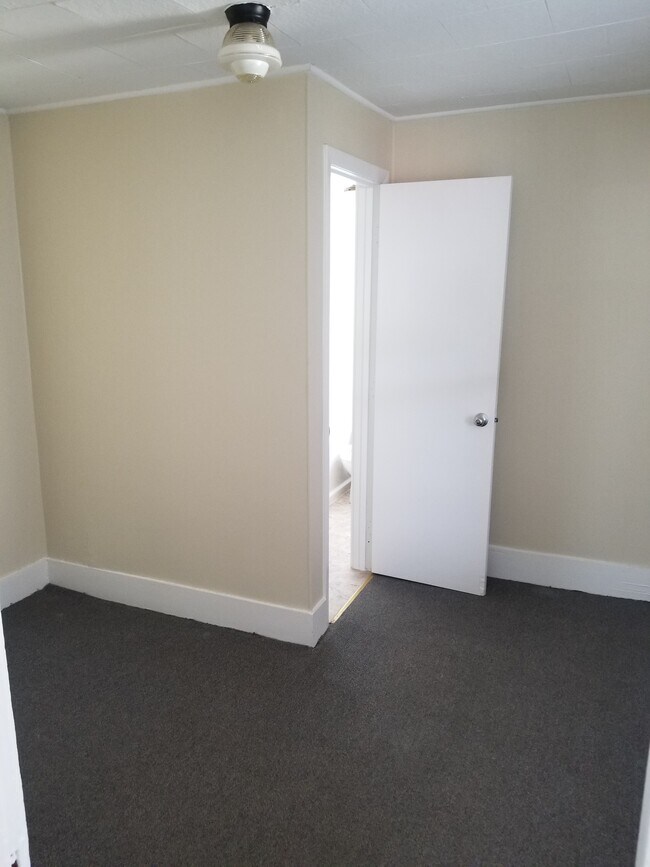 14 Dinsmore St, Skowhegan, ME 04976 Apartments in Skowhegan, ME