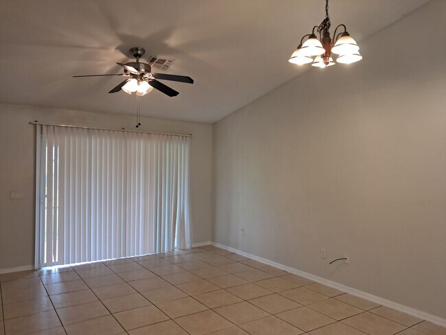 Foto del edificio - 4868 Golfview Blvd