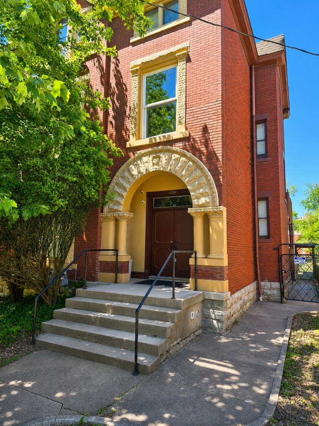 Building Photo - 1228 S Brook St