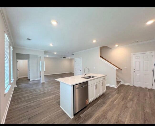 Foto del edificio - 1728 Windsor Hill Blvd