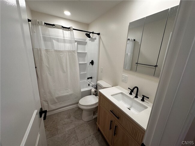 Foto del edificio - 14 Forest Rd