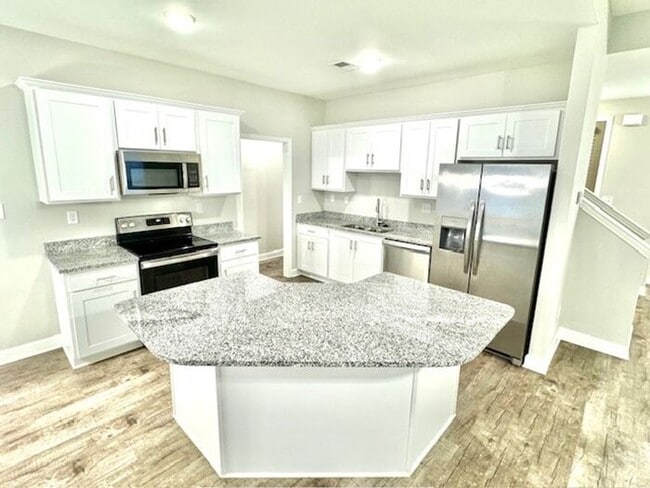 Foto del edificio - Now Leasing a Brand New 4-bedroom 2.5 bath...