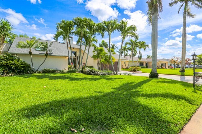 Building Photo - ** BEAUTIFUL FURNISHED HOME IN LELY HOME - 3 BEDROOMS PLUS A REMODELED DEN & POOL **