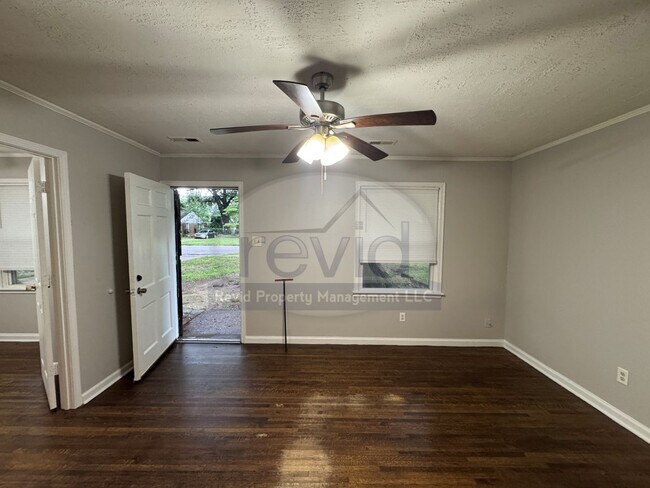 Building Photo - 4572 Verne Rd