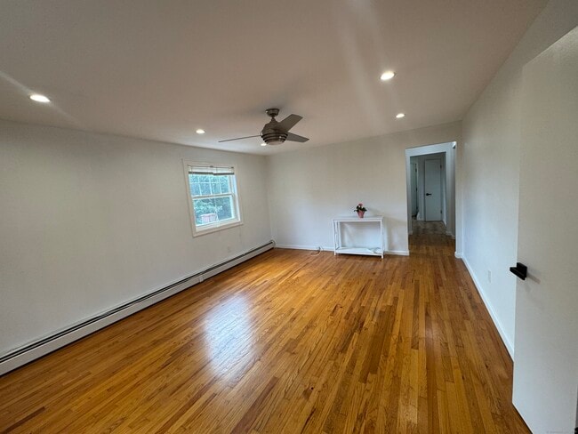Building Photo - 294 Robin St