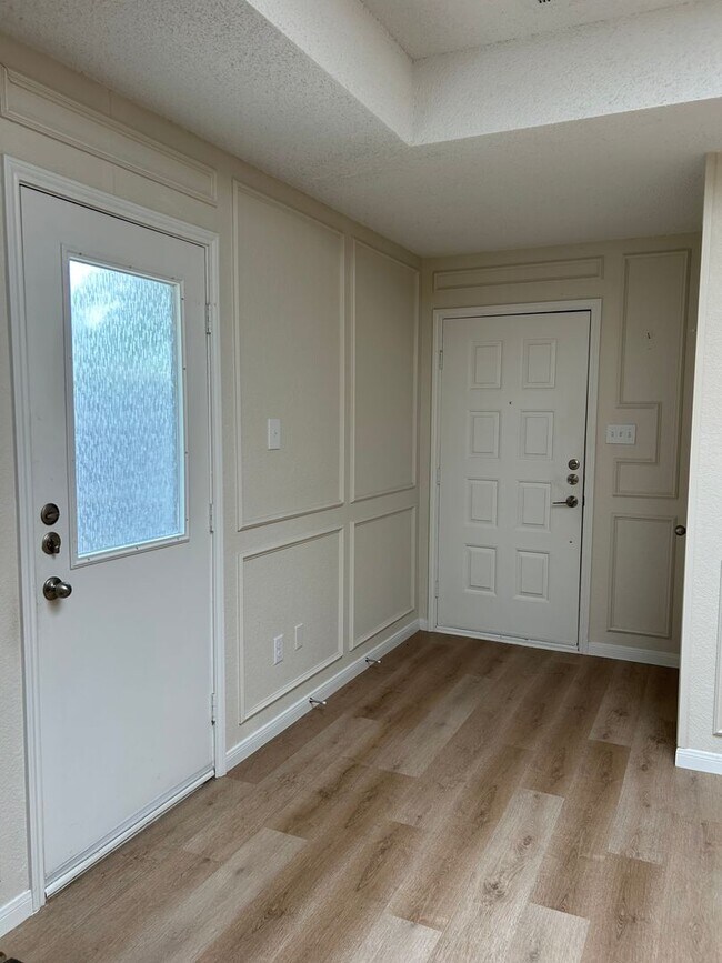Foto del edificio - 6616/6618 Parkview Lane