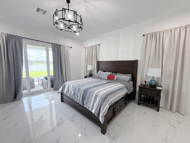 Foto del edificio - 5 Bedroom and 6 Bathroom, Lake view House