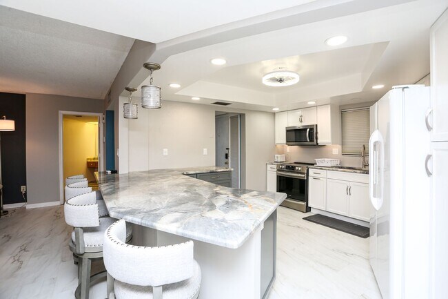Foto del edificio - ** TIMBER CREEK AT LELY  ** 2 BED / 2 BATH...