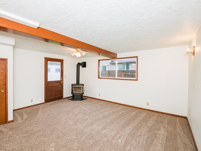 Foto del edificio - Adorable 2-bdrm/2-bath barn conversion home off River Road—Rural feel, close to everything