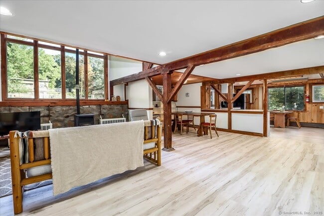 Building Photo - 155 Squash Hollow Rd