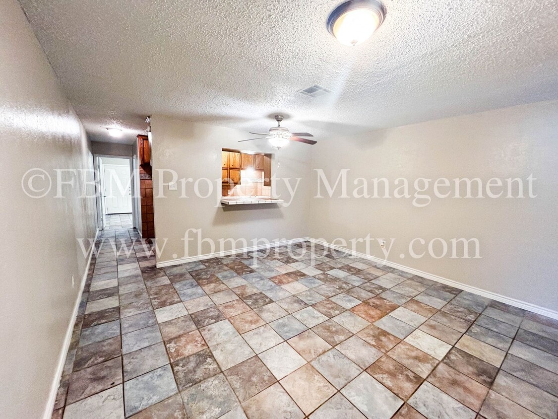 Primary Photo - 2535 W Sycamore Ave
