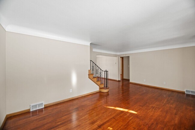 Foto del edificio - 4415 Greenway Rd