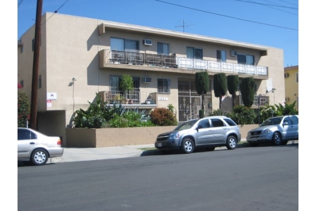 Building Photo - 4663 Rosewood Ave