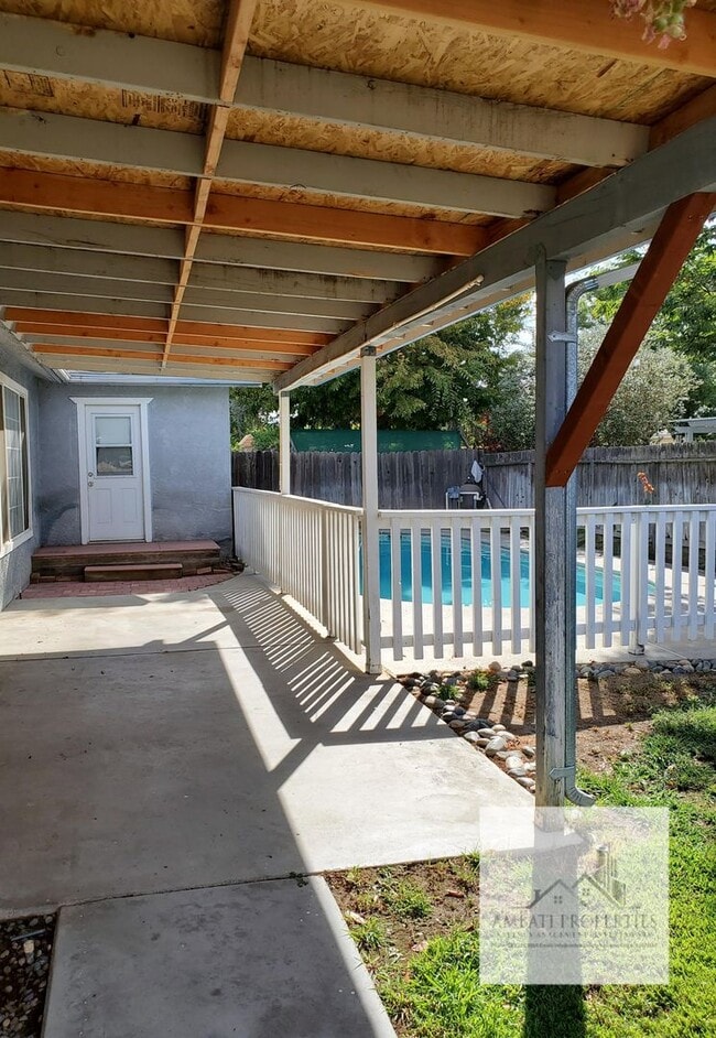 Foto del edificio - Beautiful 3 bedroom 2 bath with pool