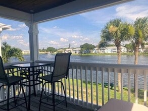 Building Photo - 136 Pompano Dr SE