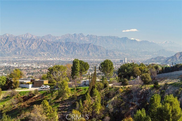 Foto del edificio - 13741 Mulholland Dr
