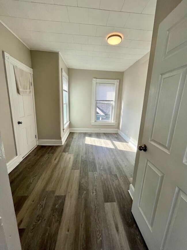 Building Photo - 120 W 65th St | 3 BR 1.5 BA