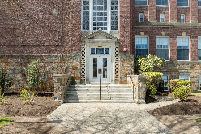Entrada - School House At Quincy Condominiums
