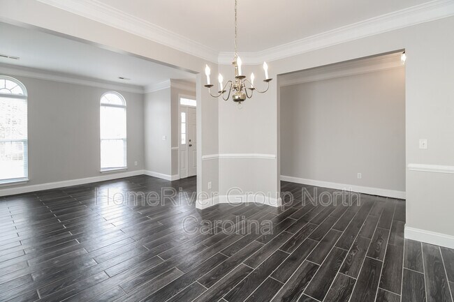 Building Photo - 4444 Alexander Rd