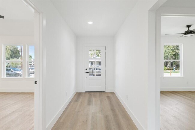 Foto del edificio - 5338 Pease St