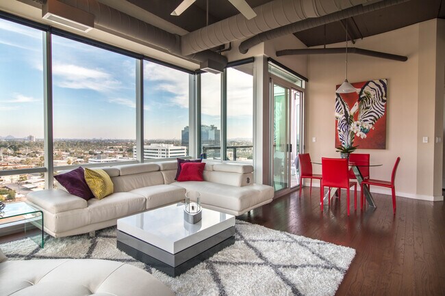 Living room & dining area - 1 E Lexington Ave